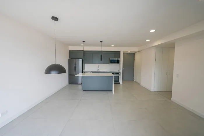 Apartamento con Línea Blanca de 2 Habitaciones en ALTEREGO en Mata Redonda, San José — $2,300 - Foto 3 de 30