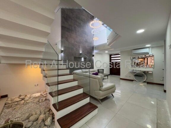 MLS-26-1463 LS ALQUILER CASA SEMI AMUEBLADA SANTA ANA SAN JOSE CONTACTENOS AL # 86127562 en Santa Ana, San José — $2,600