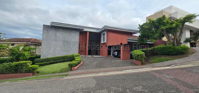 Alquiler de Casa en San Rafael de Escazú. RAH 27-472 in San Rafael, Escazú, San José — $5,000