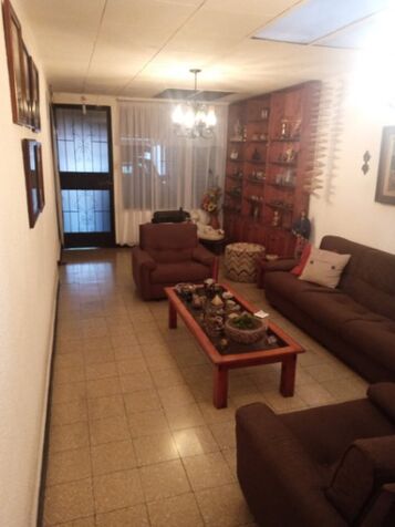 Se vende casa en José María Zeledón  en Curridabat, San José — ₡ 88 000 000