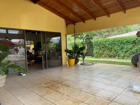 Se vende espaciosa casa con patio y piscina en Atenas Alajuela 25-1457 en Atenas, Alajuela — $350,000 - Foto 3 de 21