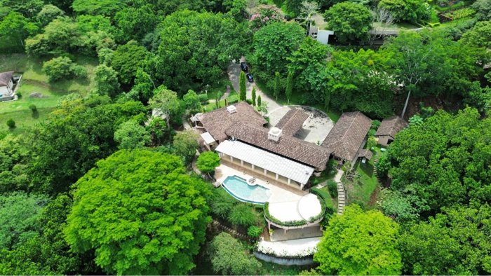 Lujo al estilo toscano con impresionantes vistas in Guácima, Alajuela — $1,200,000