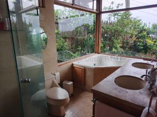 Venta de residencia de uso mixto con vistas a San José #27-508 GS in San Antonio, Escazú, San José — $350,000 - Photo 5 of 9