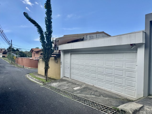 Venta de casa en San Ramón, La Unión de Tres Rios - Residencial in San Ramón, La Unión, Cartago — $275,000