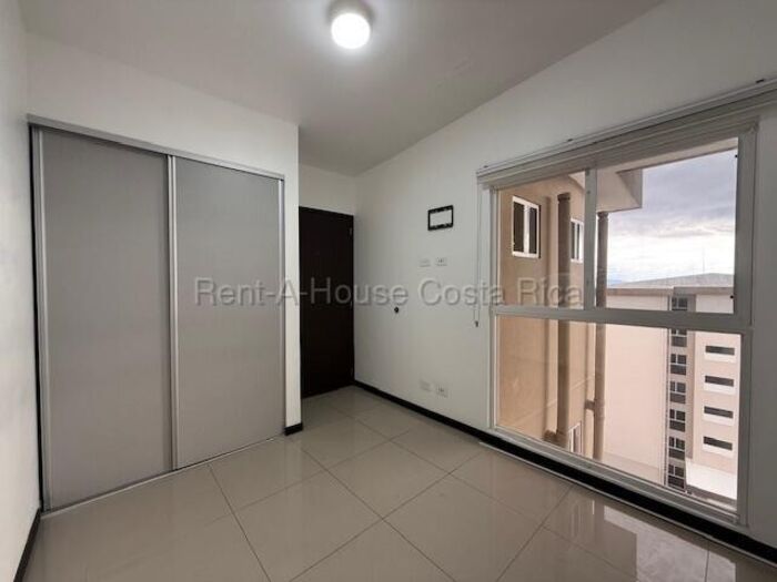 Alquiler apartamento 3 habitaciones con amenidades y 2 parqueos #26-1860 GS in Granadilla, Curridabat, San José — $1,300