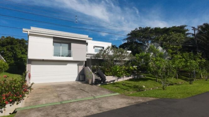 Venta de Casa en Los Reyes, Alajuela. RAH 26-587 in Río Segundo, Alajuela — $570,000