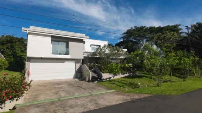 Venta de Casa en Los Reyes, Alajuela. RAH 26-587 en Río Segundo, Alajuela — $570,000