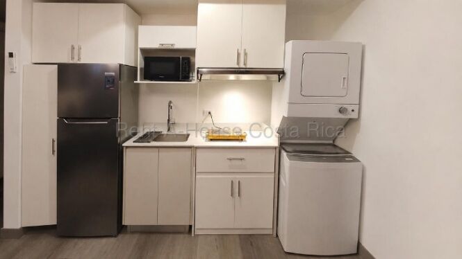 Venta de Apartamento TIPO ESTUDIO en Ser Escalante. RAH 26-2216 in Carmen, San José — $150,000