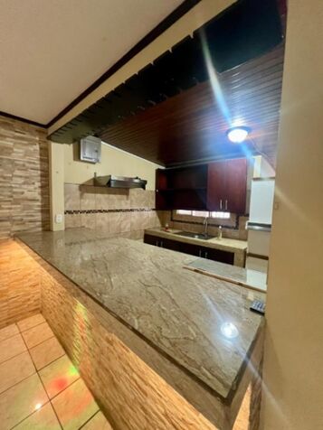 ALQUIER CASA DE 3 CUARTOS, 1BAÑO, COCHERA ,JARDIN, COCINA Y SALA CONCEPTO ABIERTO 350 MIL en Alajuela — ₡ 350 000