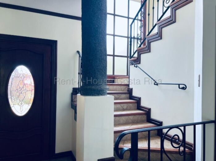 Se vende casa en Santo Domingo Heredia 26-1825 en San Vicente, Santo Domingo, Heredia — $478,000