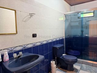 Venta de casa con amplio terreno en San Pedro de Barva #26-1973 GS en San Pedro, Barva, Heredia — $290,000 - Foto 4 de 11