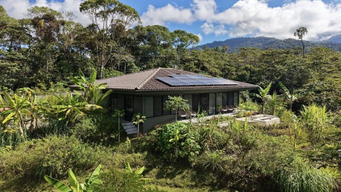SE VENDE RESIDENCIA DE LUJO AUTOSUFIENTE CON REFUGIO SUBTERRANEO BLINDADO EN PEREZ ZELEDON in El General, Pérez Zeledón, San José — $1,250,000