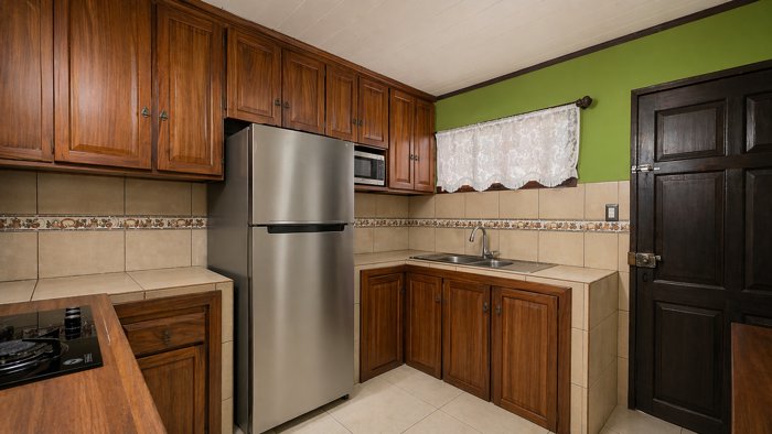 Home For Sale In Grecia Costa Rica – Spacious Property With Terrace, in Grecia, Alajuela — ₡ 110 000 000 - Photo 3 of 18