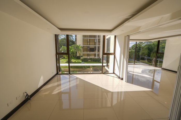 Apartamento de 3 Habitaciones en Bello Horizonte de Escazú in Escazú, San José — $380,000 - Photo 3 of 22