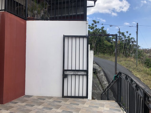 En venta casa de habitación ubicada en el centro de Naranjo in Naranjo, Alajuela — $102,700 - Photo 3 of 19