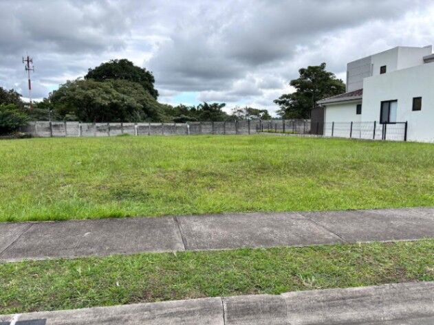 SE VENDE LOTE EN CONDOMINIO LA GUÁCIMA ALAJUELA in Guácima, Alajuela — ₡ 50 000 000