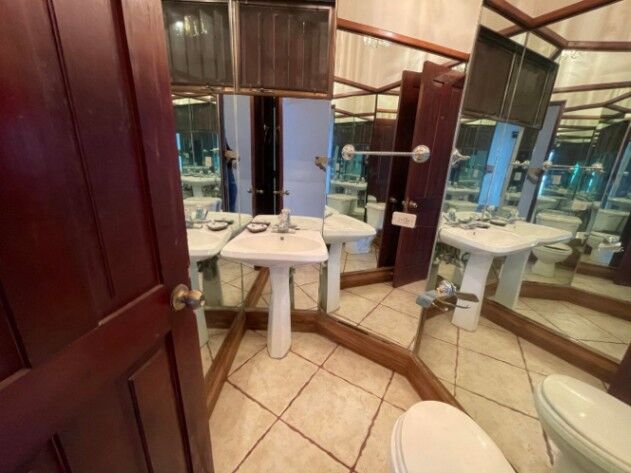 Se vende casa en San Antonio Escazú 22-1461 in San Antonio, Escazú, San José — $550,000