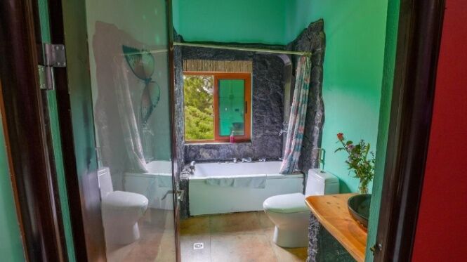 Venta de Edificio en San Rafael, Heredia. RAH 25-990  in Ángeles, San Rafael, Heredia — $1,950,000