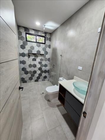 BELLÍSIMA CASA Y PROPIEDAD EN ATENAS, ALAJUELA.  en Atenas, Alajuela — $198,000