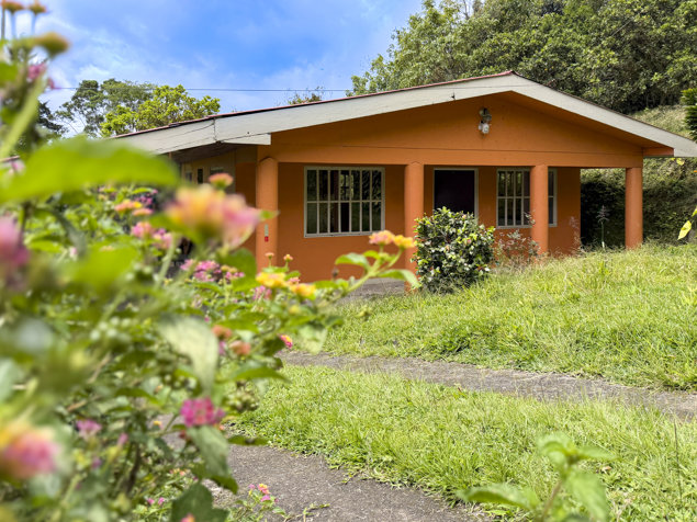 Venta de propiedad con 2 casas en Santa Cruz de Turrialba en Turrialba, Cartago — ₡ 85 000 000