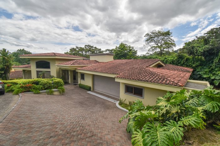 Casa de Una Planta de 3 Habitaciones en Ciudad Colón in Colón, Mora, San José — $795,000