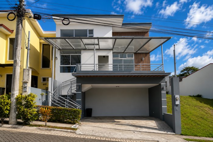 CASA EN VENTA | SABANILLA | PRECIO REBAJADO: ¡APROVÉCHELO! en San Pedro, Montes De Oca, San José — $232,000