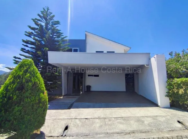 Amplia casa en venta, Rio Segundo de Alajuela, Tierras de Santiago, Costa Rica en Río Segundo, Alajuela — $325,000