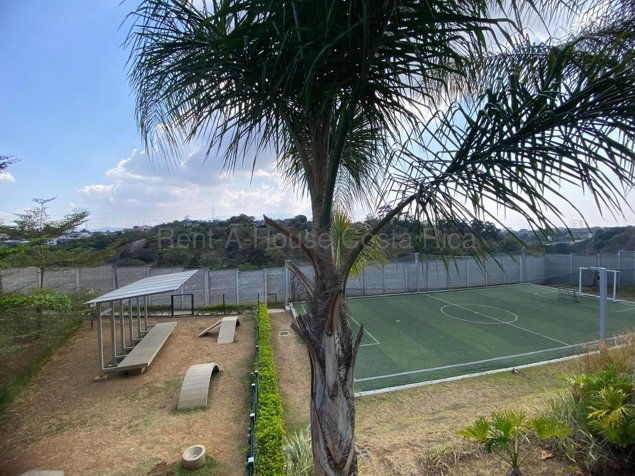 Casa en alquiler en Santo Domingo de Heredia | Condominio con seguridad 24/7 in Santo Domingo, Heredia — ₡ 900 000