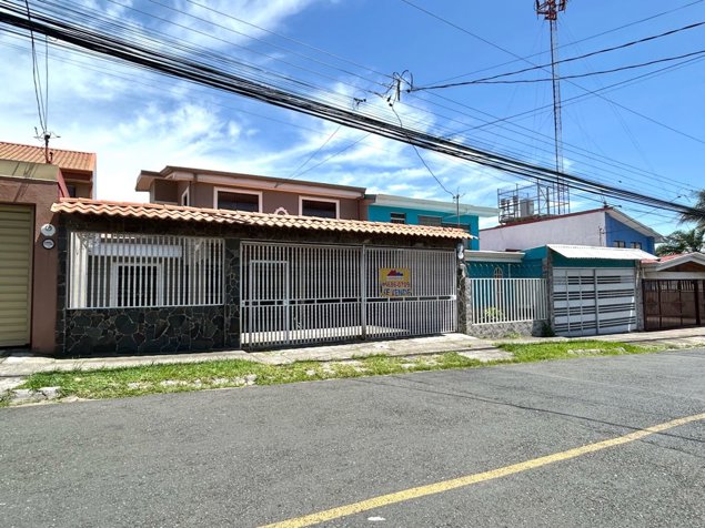 Oportunidad. Casa grande en San Pablo de Heredia en San Pablo, Heredia — $240,000 - Foto 3 de 21