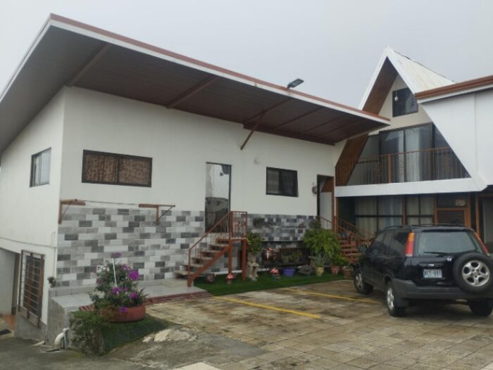 Venta de Edificio con 20 apartamentos y locales en Heredia Centro en Heredia — $1,500,000