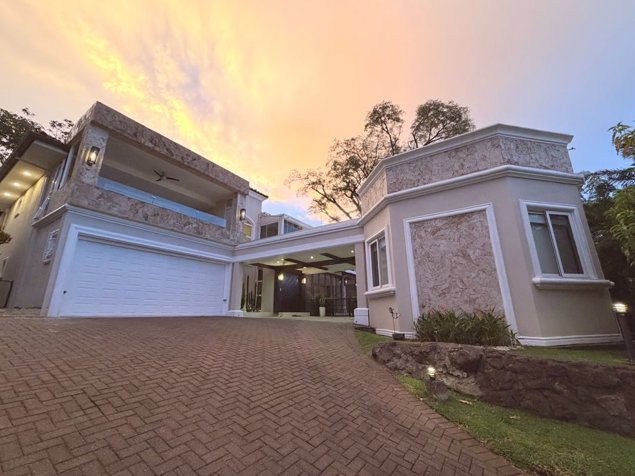 Home + Independent Guest house in Cerro Alto, Escazú | Opportunity en San Rafael, Escazú, San José — $1,275,000