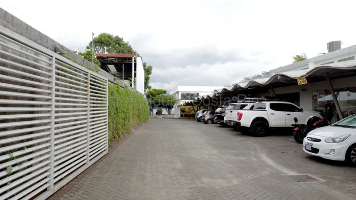 Venta de plaza comercial con locales arrendados en La Guácima #26-2206 GS en Alajuela — $1,400,000 - Foto 2 de 6