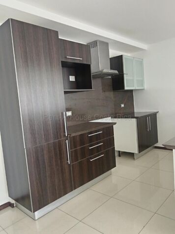 Se vende apartamento en Uruca San José 26-1993 en Uruca, San José — $175,000