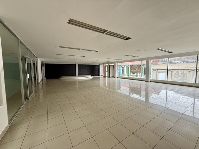 ALQUILER AMPLIO SALÓN DE 400 m² PARA OFICINAS (MJ) in Catedral, San José — ₡ 690 000 - Photo 2 of 6
