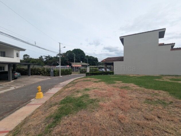 Venta | Lote residencial en Río Oro de Santa Ana #27-92 GS in Uruca, Santa Ana, San José — $125,000