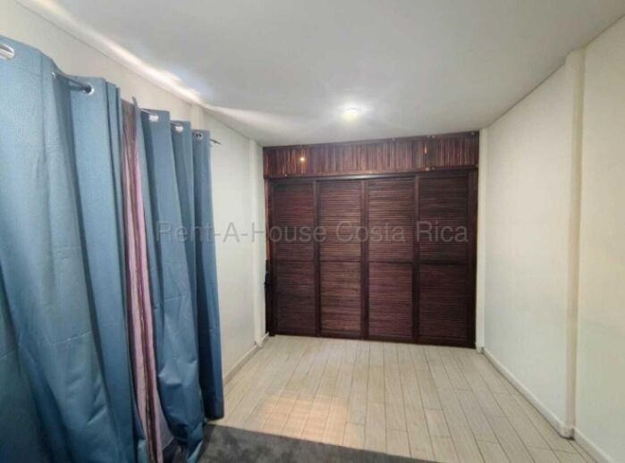 Casa en venta esquinera en Turrúcares con seguridad y 4 parqueos #26-1882 GS in Turrúcares, Alajuela — $135,000