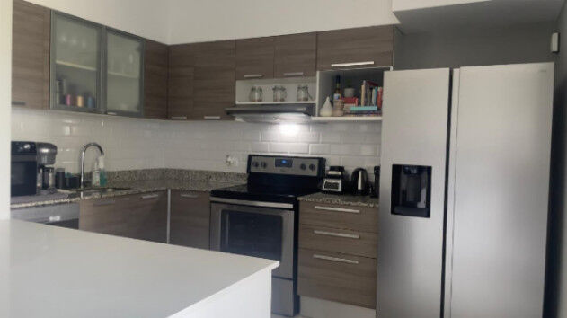 Descubre este acogedor apartamento, perfecto para deportistas que buscan un hogar  OFC/ AD  en Ulloa, Heredia — $190,000