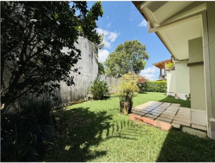 VENDO CASA EN CONDOMINIO BOSQUES DE ALTAMONTE, CURRIDABAT in Curridabat, San José — $650,000
