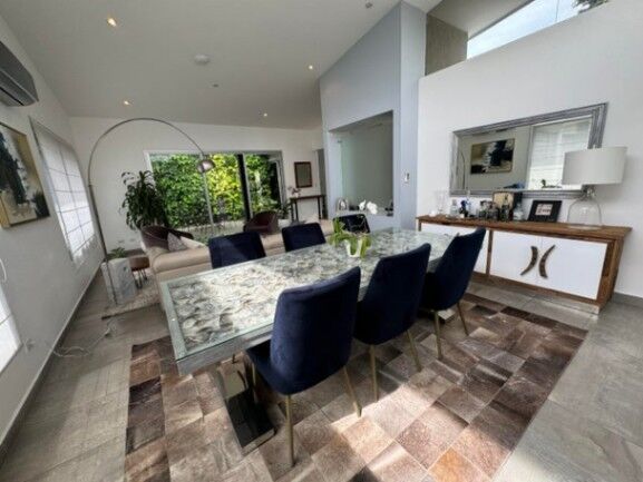 Se vende moderna casa con patio y terraza en Ciudad Colón 25-700 in Colón, Mora, San José — $405,000