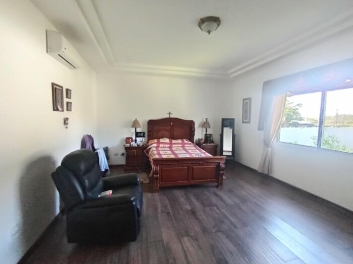 Amplia casa con gran terreno con hermosa área social  #25-1481 GS en Escazú, San José — $980,000 - Foto 2 de 15