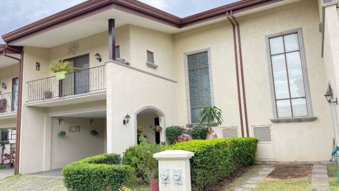 Venta de Casa en Belên, Heredia. RAH 25-1642 en San Antonio, Belén, Heredia — $225,000