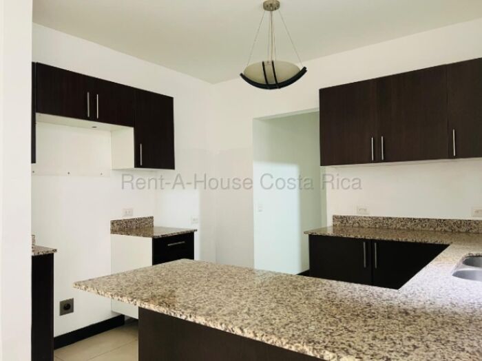 Venta de casa con patio y amenidades en Heredia #26-2246 GS in Ulloa, Heredia — $234,782