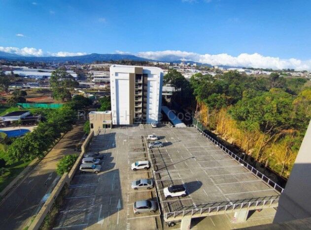 Apartamento moderno ideal para inversión en Torres de Heredia #26-1794 GS en Ulloa, Heredia — $120,500