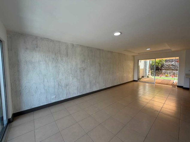 VENTA DE CASA EN SAN PABLO DE HEREDIA, 3 PISOS CON VISTA. en San Pablo, Heredia — $235,000 - Foto 2 de 12