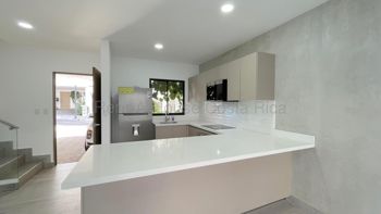 Alquiler de TOWNHOUSE en Santa Ana-Pozos. RAH 27-269 in Pozos, Santa Ana, San José — $1,600 - Photo 2 of 6
