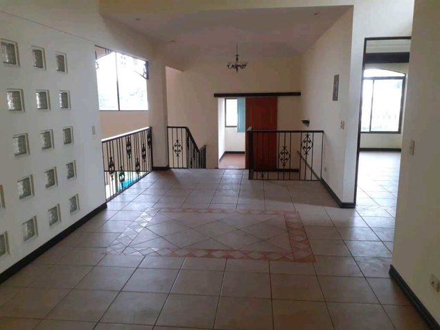 CASA MUY AMPLIA EN SANTO DOMINGO CENTRO, HEREDIA. en Santo Domingo, Heredia — $358,000 - Foto 2 de 17