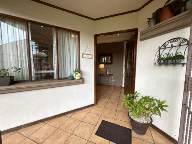 Se vende moderna casa con amplio terreno en Barva Heredia 26-603 en Barva, Heredia — $412,000