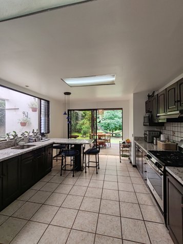 Venta de Casa Independiente en San Ana, San José in Santa Ana, San José — $380,000 - Photo 3 of 12