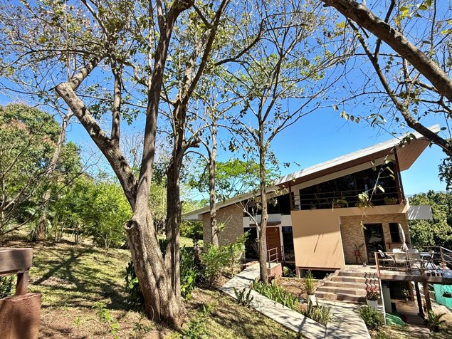 Venta casa semiamueblada c/piscina y vista a la montaña, Orotina. (MV) in Coyolar, Orotina, Alajuela — $344,000