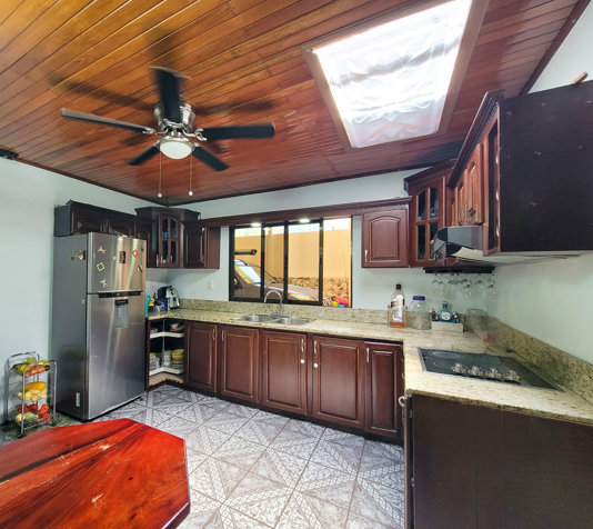 Charming House in Santa Gertrudis Sur, Grecia in Grecia, Alajuela — ₡ 120 000 000 - Photo 3 of 11